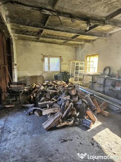 Casă cu 7 camere cu Teren 2828 Mp în Central