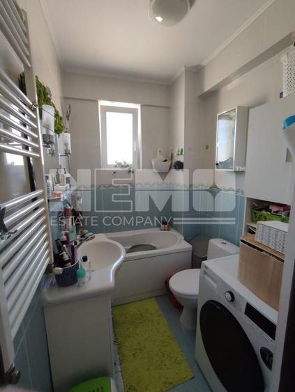 Apartament cu 3 camere decomandat, mobilat în Ipotești