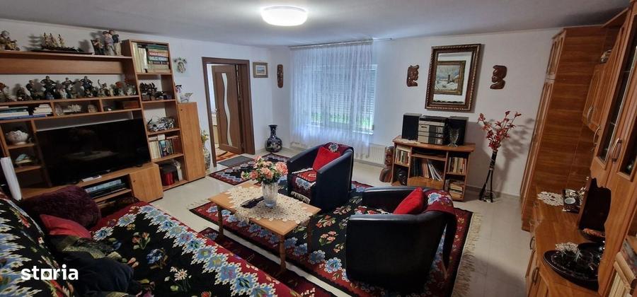 Casă cu 3 camere în Central