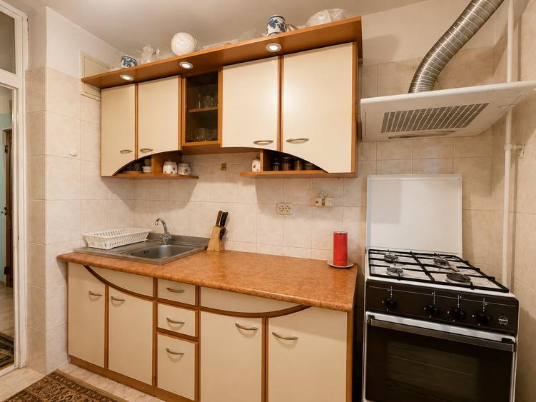 Apartament cu 3 camere decomandat în Compozitorilor