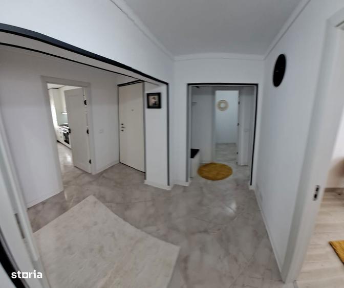 Apartament cu 4 camere decomandat în Central