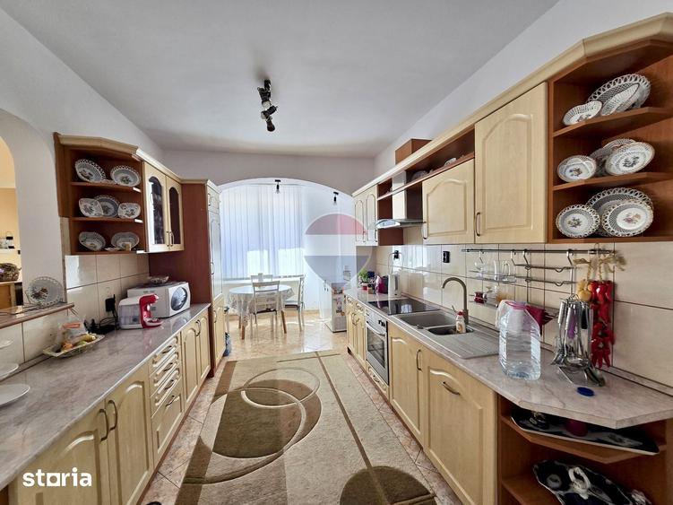 Casă cu 7 camere cu Teren 4431 Mp în Feleacu