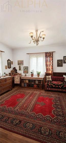 Casă cu 5 camere cu Teren 2320 Mp în Herina