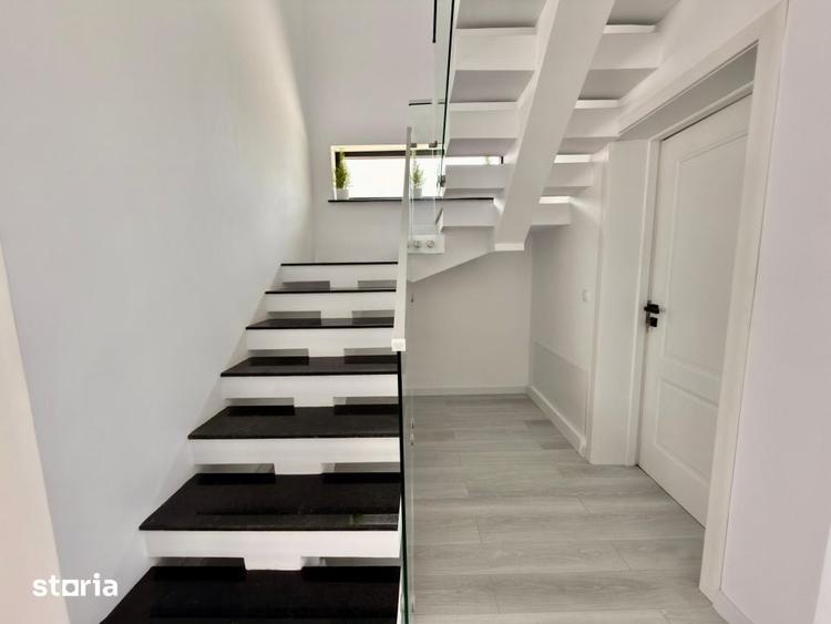 Casă cu 5 camere cu Teren 301 Mp în Cârcea