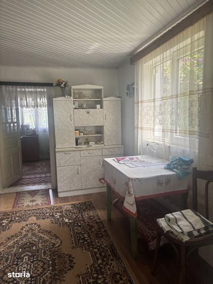 Casă cu 4 camere cu Teren 2600 Mp în Pârteștii de Jos