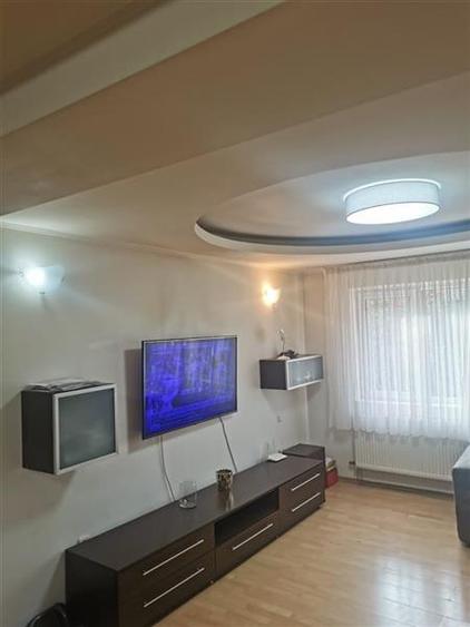 Casă individuală cu 6 camere cu Teren 180 Mp în Vatra Luminoasă