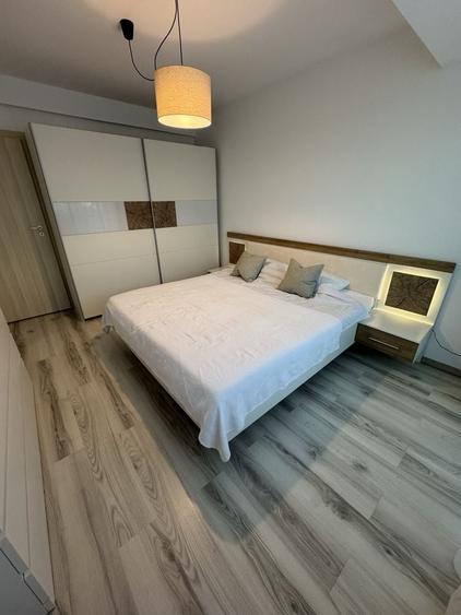 Apartament cu 3 camere decomandat în Est