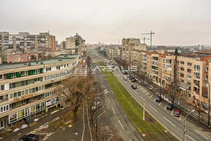 De inchiriat -Apartament 3 camere, decomandat, zona centrala - 10