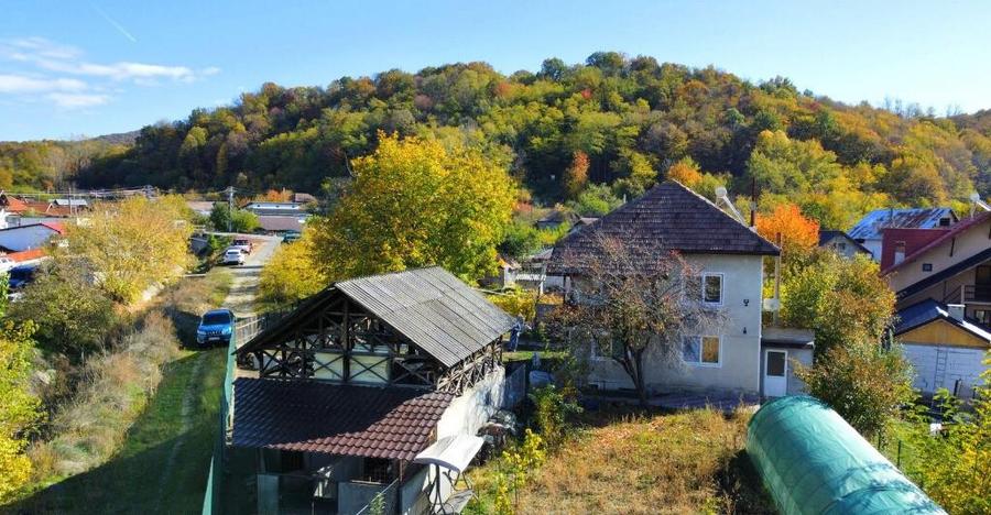 BUDESTI - CASA LANGA ORAS, TEREN 935 MP - 11