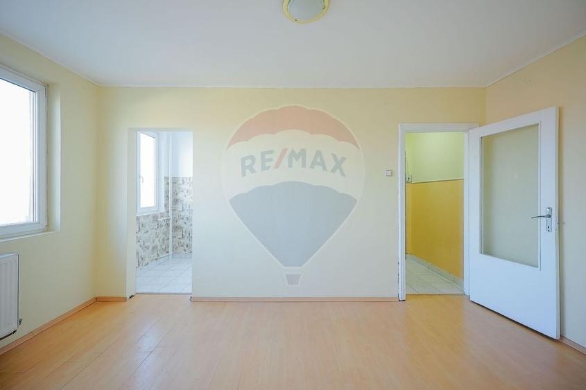 Apartament 2 camere et. 2, de vânzare zona Complex Velența - 9