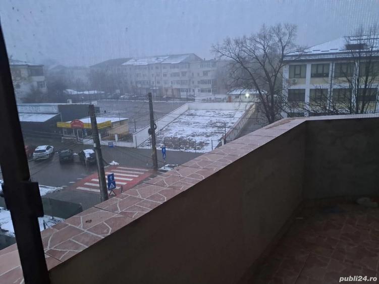 Scoala 10 , Vand apartament 4 camere - 3