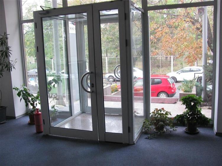 Vanzare cladire de  birouri in zona linistita - 4