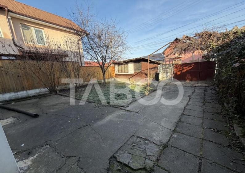 Casa de vanzare 4 camere 160 mpu teren liber 146 m zona Cet - 10