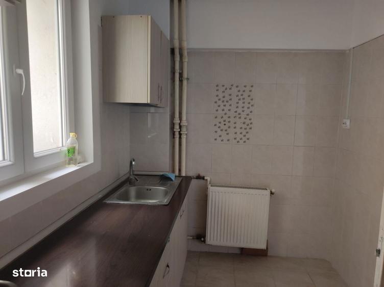 Inchiriez 2 camere, renovat, etaj 2 - Metrou P-ta Iancului - 2