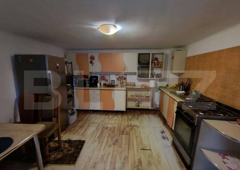 Casa cu 3 camere,baie, bucatarie,anexe.pivni?a teren 800 m - 7