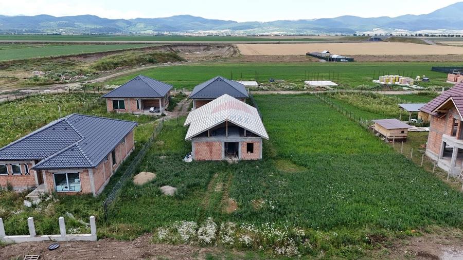 Comision 0! Casă la Roșu + Teren 500 mp – Cristian - Autorizată 2024 - 2