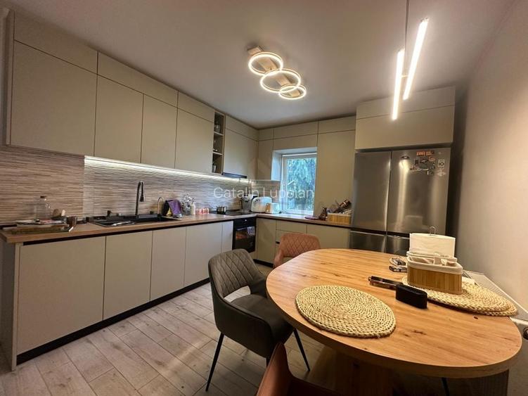 Aparatment 3 camere decomandat  Piata Zorilor finisat  lux