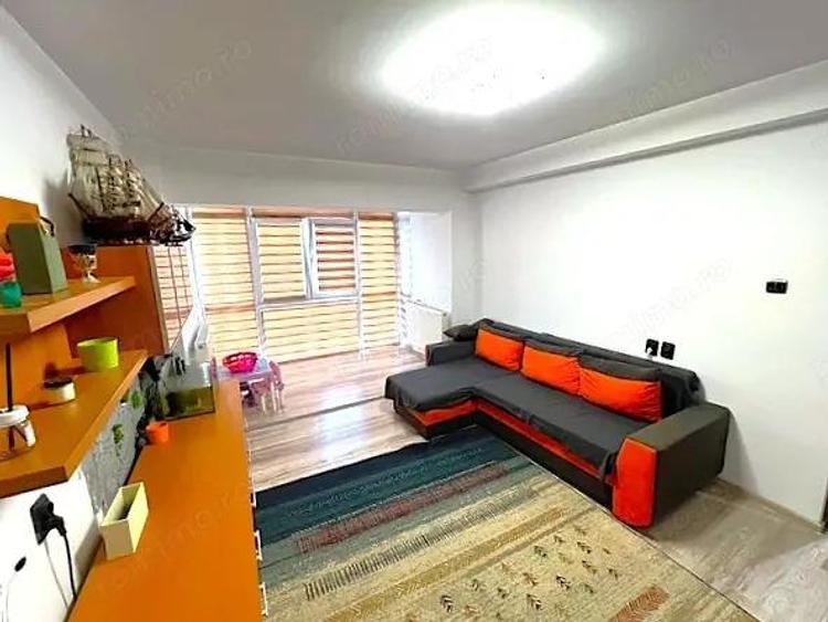 Apartament ETAJ 2 cu 3 camere complet renovat si utilat LA CHEIE - 11