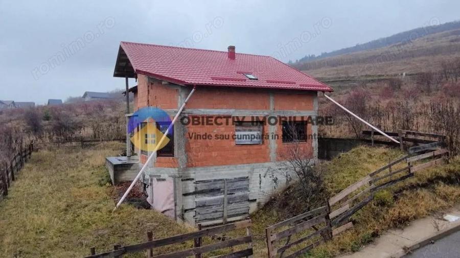 Vila la rosu + teren 500 mp de vanzare Zona Fermelor - 1