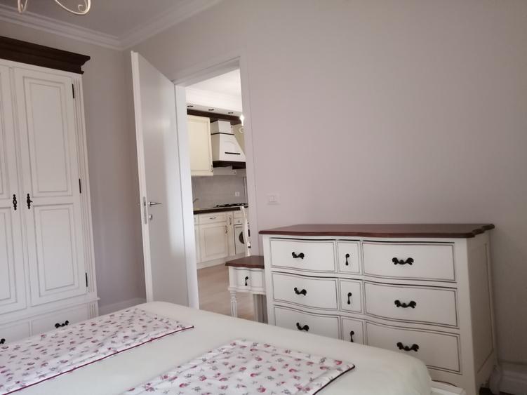 De închiriat.apartamnet de lux în zona centrală, parcare în curte , pentru cuplu - 6