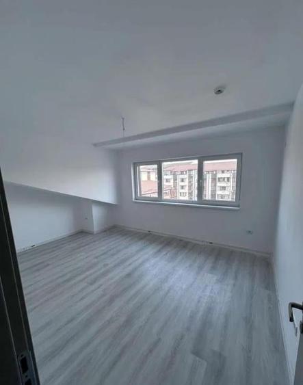 spre vanzare apartament de  3 camere Bragadiru - 3