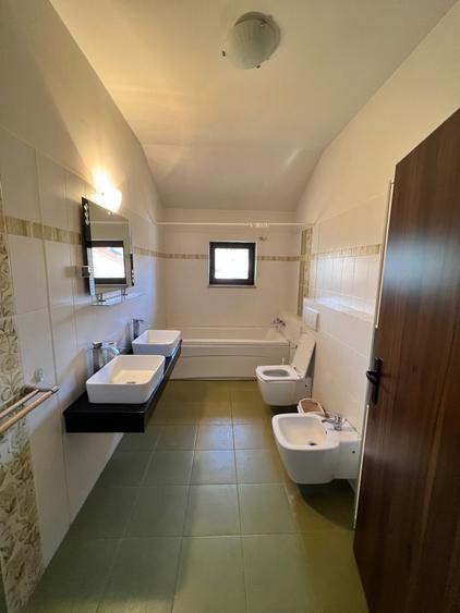 Cetatii -- Casa de inchirat - pretabil rezidential sau birouri - garaj - 6