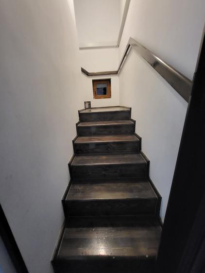 Casă individuală(P+!E+pod)+casă parter în aceeași curte. Teren 270 mp.Curte 150 - 14