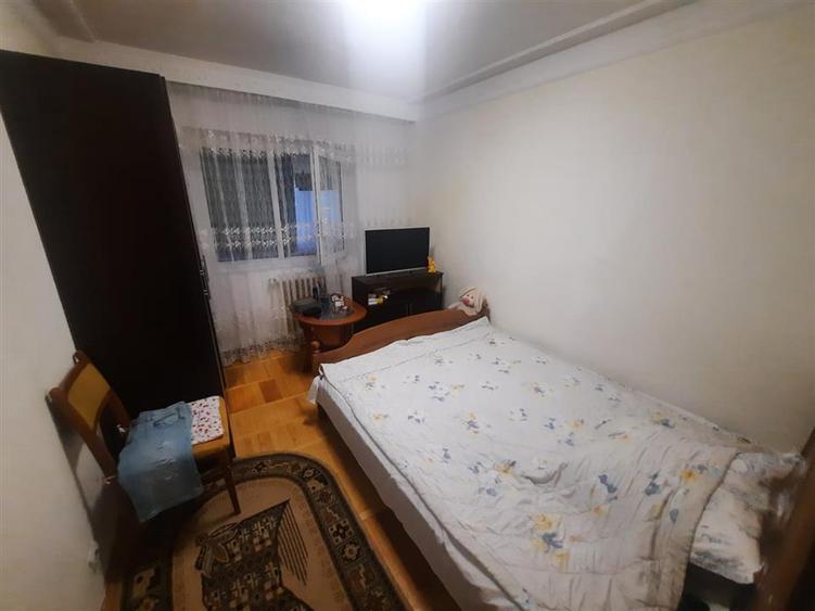 Apartament 3 camere decomanadat, etaj 2/4, zona Cug, 128.000 Euro - 3