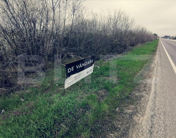 Teren intravilan 4672 mp , stradal DN6, zona sere Isalnita! - 1