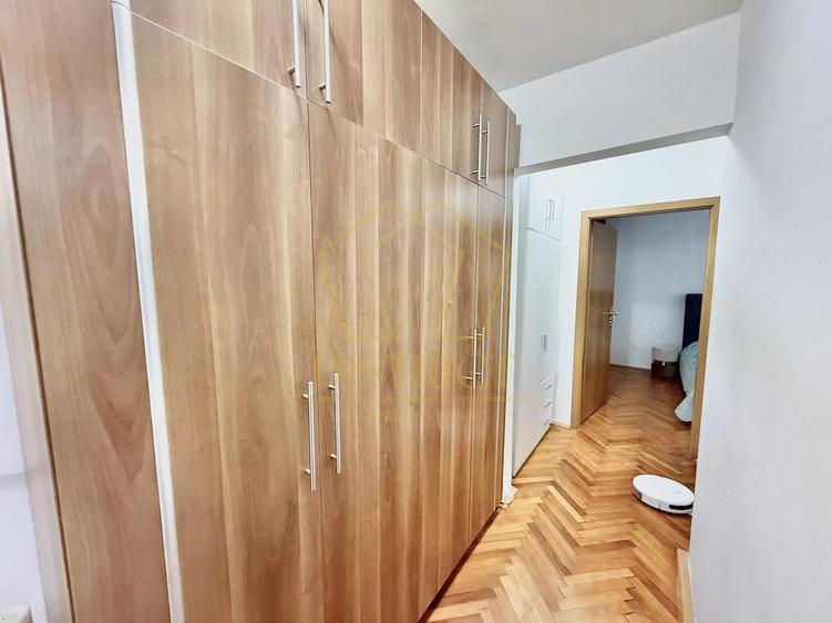 Apartament cu 3 camere semidecomandat în Girocului