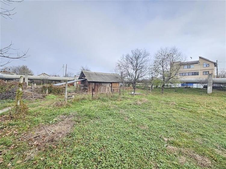 Izvoare - teren intravilan - 1.365mp -  dubla deschidere - 3