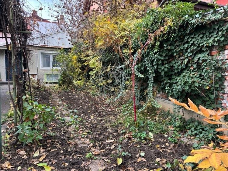 PIATA DOMENII/ CASA- 3 CAMERE VESELE/ GRADINA/COMISION 0% - 20