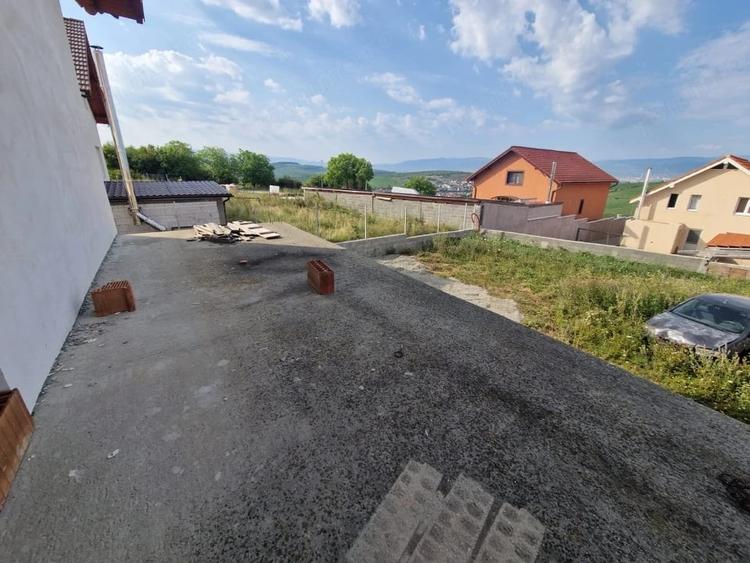 Casă cu 5 camere cu Teren 500 Mp în Șura Mare