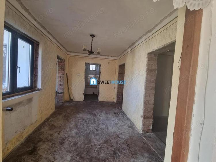 Casa de vanzare cu 4 camere si anexe in Fagaras. - 8