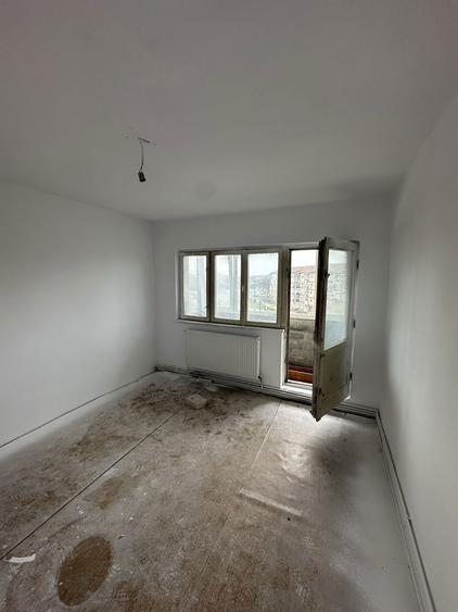 Vand apartament 2 camere decomandat, zona Soarelui - 5