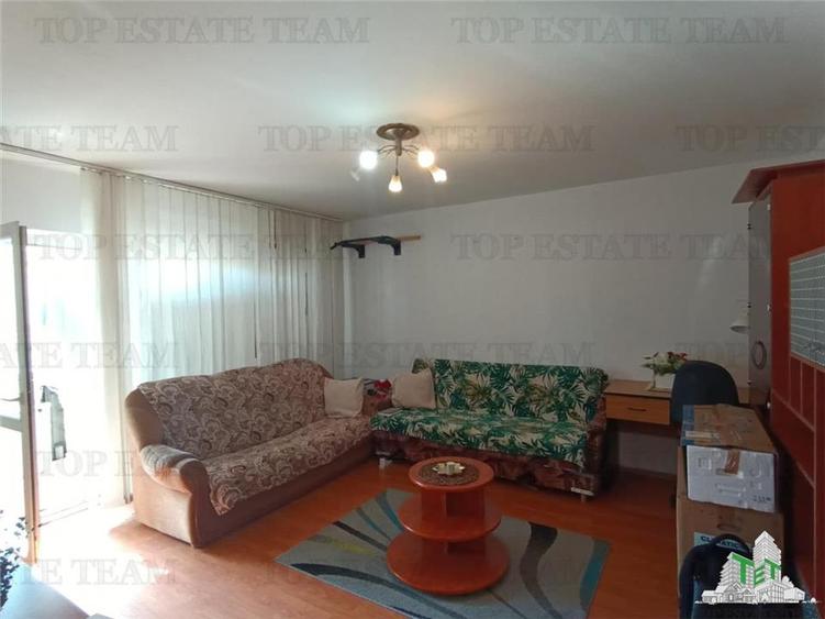 Oferim spre inchiriere un apartament deosebit decomandat cu 2 camere si balcon i - 2