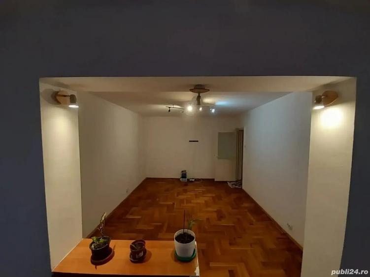 PROPRIETAR Vand apartament DECOMANDAT 2 camere, 2 locuri de parcare - 6