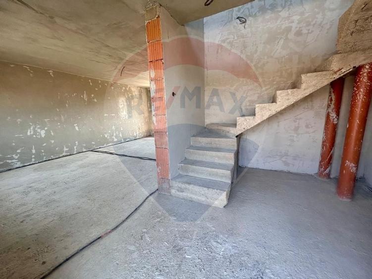 Casa  de vanzare la gri cu 4 camere,teren 552mp in Les - 4