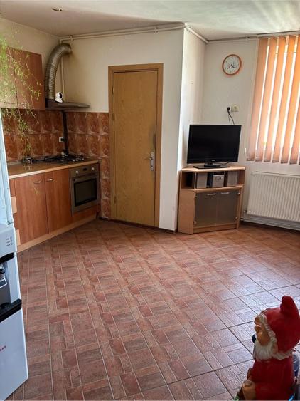 Apartament cu 3 camere decomandat în Lazaret