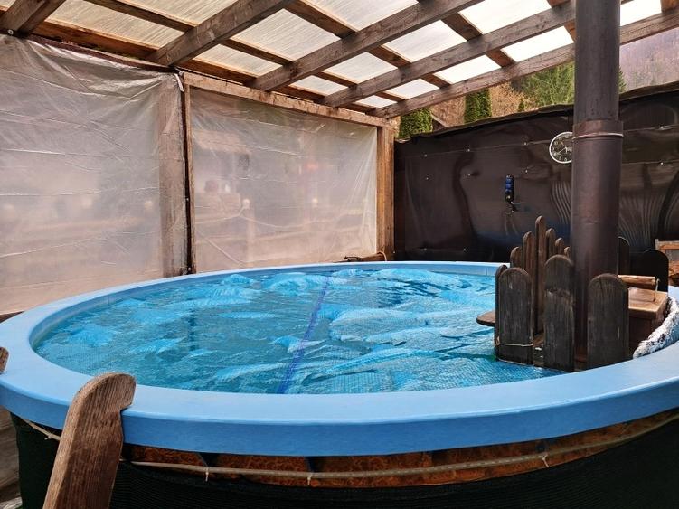 Casă individuală cu 10 camere cu Teren 1500 Mp în Valea Ierii