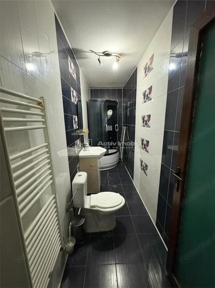 Bocsa Romana, Casa 8 Incaperi, Strada Principala. - 15