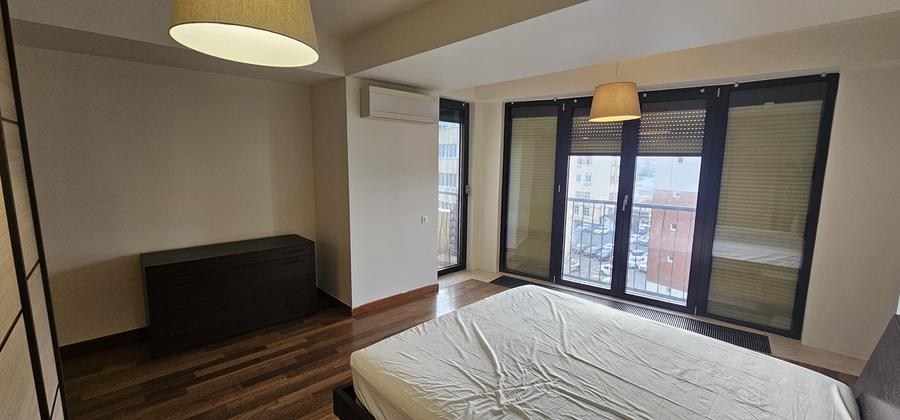 Apartament cu 4 camere decomandat în Barbu Văcărescu