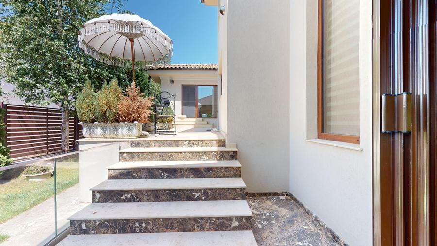 Imobil  de lux pe malul lacului cu ponton, complet mobilat si utilat - 34