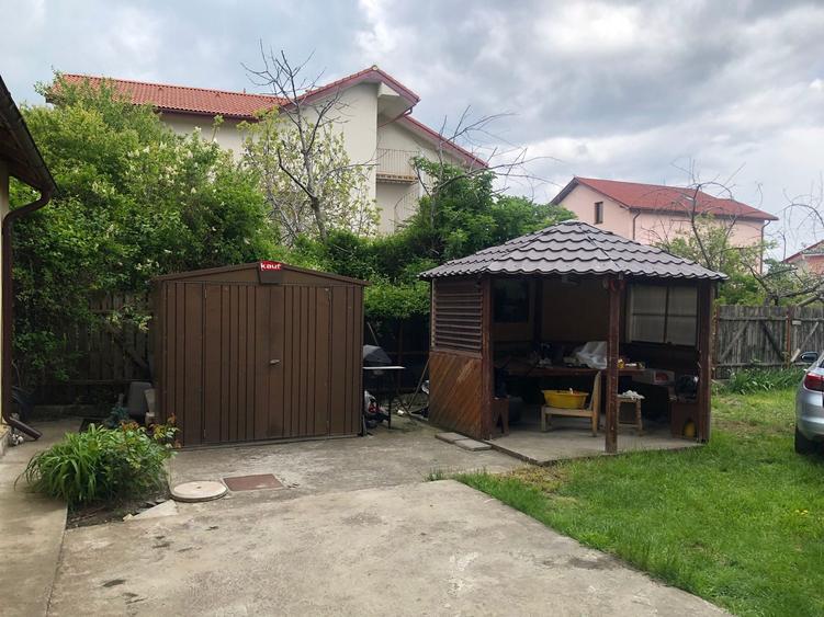 Casă cu 10 camere cu Teren 636 Mp în Nord