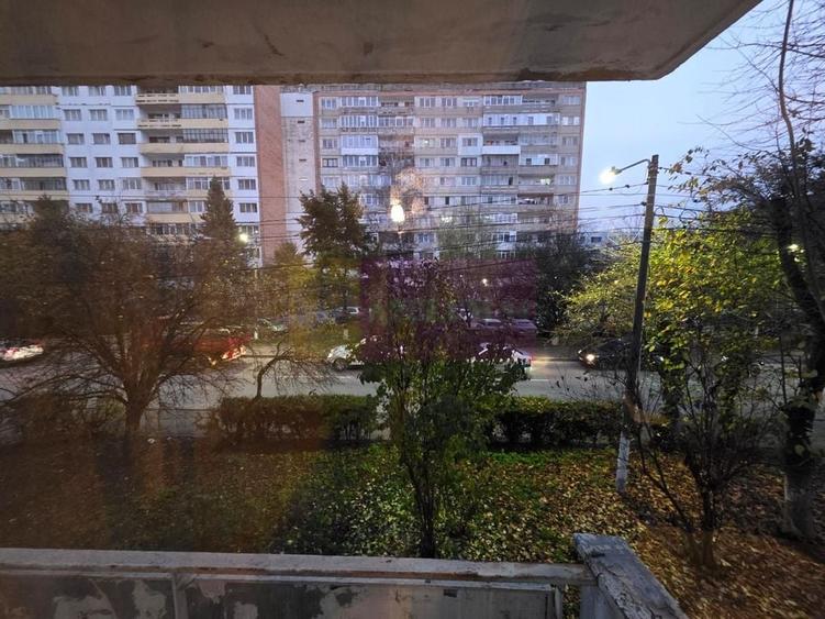 Apartament cu 3 camere de vanzare in Campina - Zona Liceul Energetic - 1