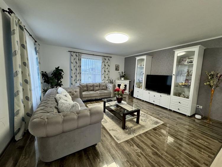 Casă Spațioasă de V&acirc;nzare &icirc;n Ghimbav | Două Apartamente | Teren 579 mp - 13