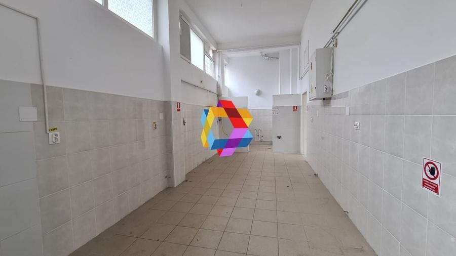 Spatiu comercial zona centrala cu vad - 180 mp - 4