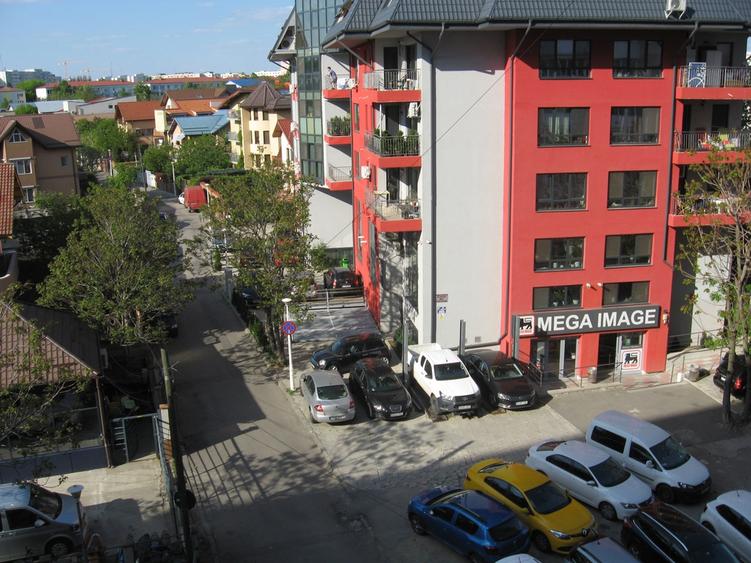 Titan, metrou 1 Decembrie, proprietar - 2