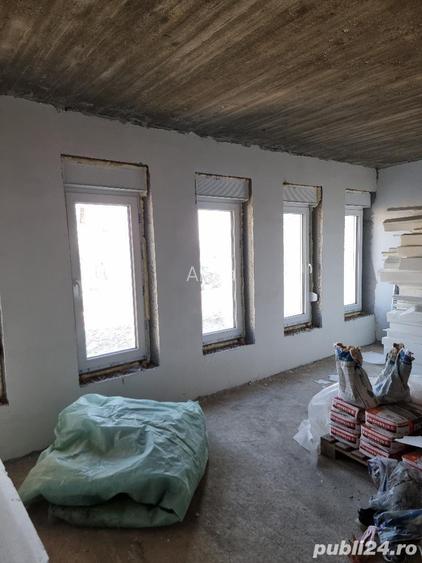 Vand vila Parter , str Apateului -Sinmartin, SC-240 mp , teren 668 mp , garaj , utilitati , trifazic