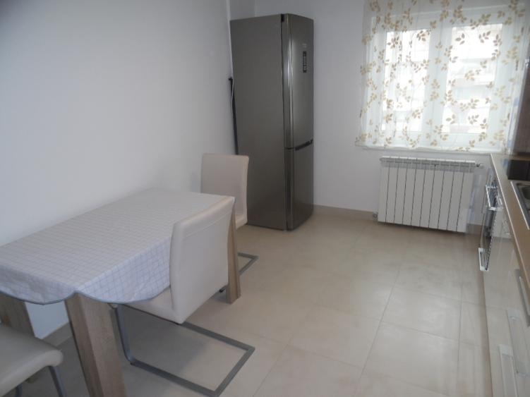 Inchiriez apartament 2 camere decomandat in Deva, zona Casa de Pensii, renovat - 2